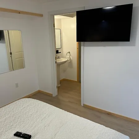 Private Entrance, Private Bathroom, Bedroom And Workspace Ottawa Exterior photo