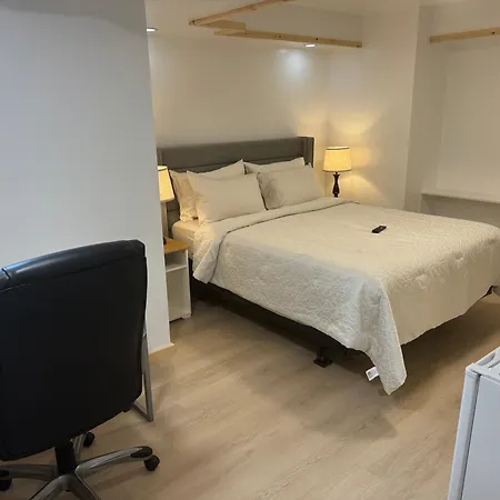 Private Entrance, Private Bathroom, Bedroom And Workspace Ottawa Exterior photo