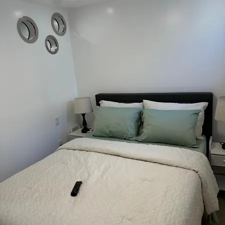 Private Entrance, Private Bathroom, Bedroom And Workspace Ottawa Exterior photo
