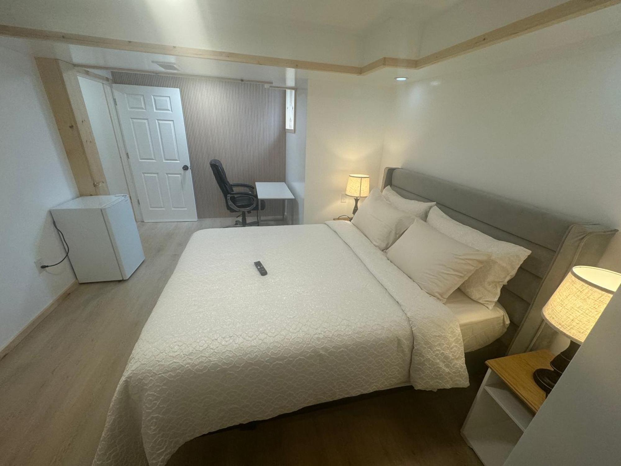 Private Entrance, Private Bathroom, Bedroom And Workspace *