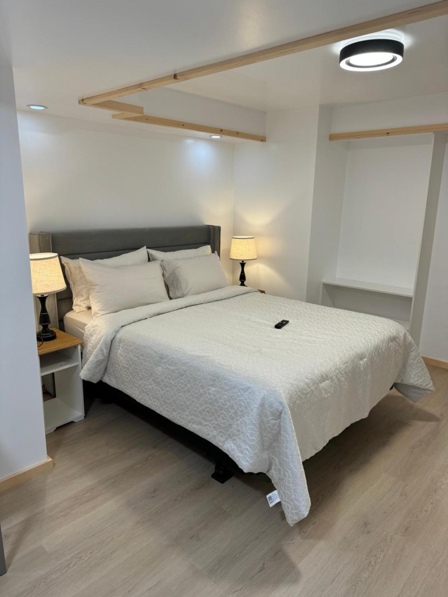 Private Entrance, Private Bathroom, Bedroom And Workspace * Ottawa