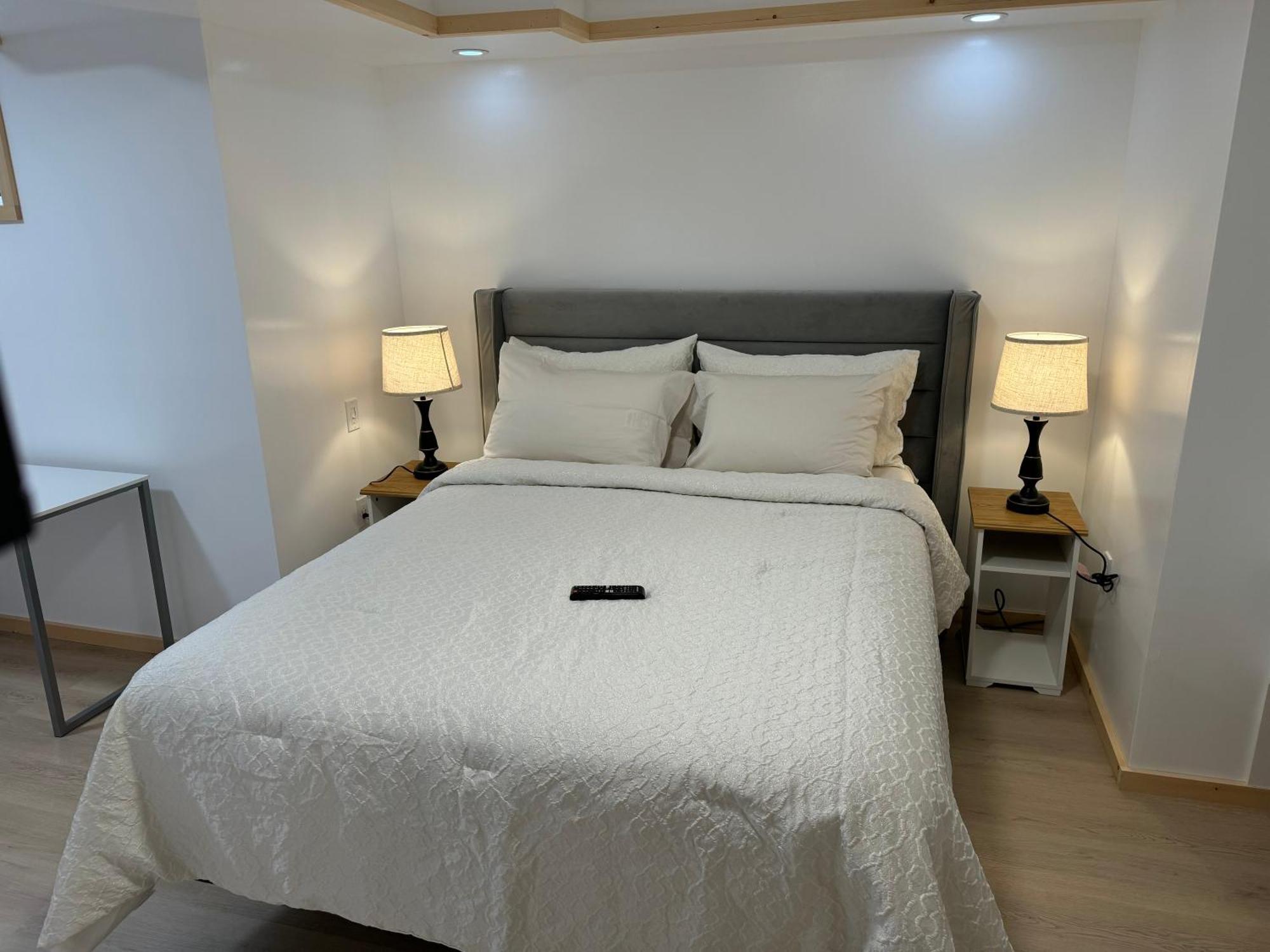 Private Entrance, Private Bathroom, Bedroom And Workspace Apartment